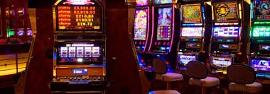 Bàn live casino mmoo com với dealer thật phát trực tiếp cho người chơi Việt